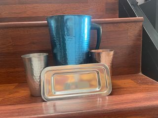 Jarra y 2 Vasos Metálicos MMM