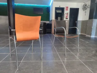 Silla de cuero y cromo