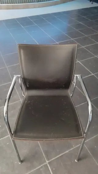 Silla de cuero y cromo