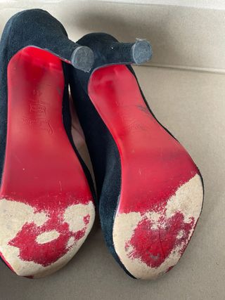 Zapato tacón Christian Louboutin originales negro