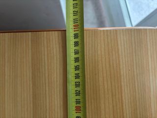 Mesa de cocina con dos alas 4 sillas y 2 taburetes