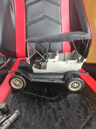 Coche de juguete antiguo Ford T