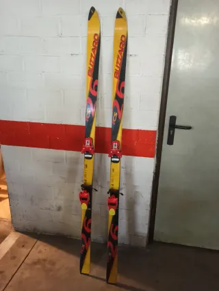 Esquís Blizzard RCS con fijaciones