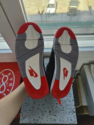 Air Jordan 4 Bred Reimagined Talla 44