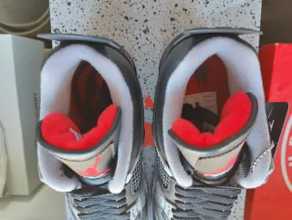 Air Jordan 4 Bred Reimagined Talla 44