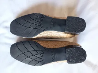 Zapatos estilo Chanel.