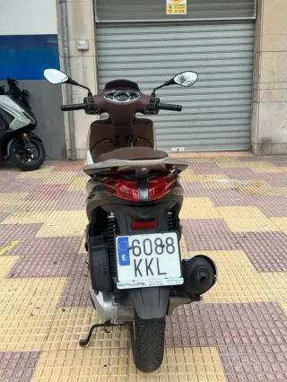 Piaggio Medley 125 gris