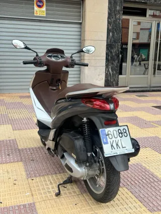 Piaggio Medley 125 gris