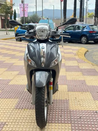 Piaggio Medley 125 gris