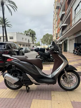 Piaggio Medley 125 gris