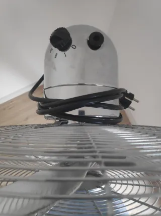 Ventilador de pie Jocel plateado