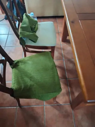 Mesa y 4 Sillas Madera Maciza