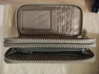 Cartera Kipling Beige Dorado. Precio nueva ~60€