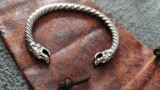 Brazalete grueso de acero Vikingo con Bolsa