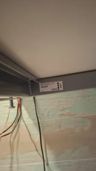 Mesa de ordenador ajustable