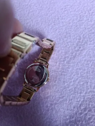 Reloj Guess Dorado Mujer