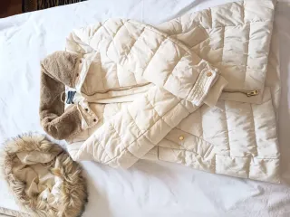 Abrigo acolchado ZARA cuello pelo.