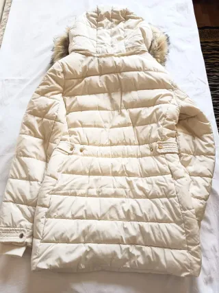 Abrigo acolchado ZARA cuello pelo.