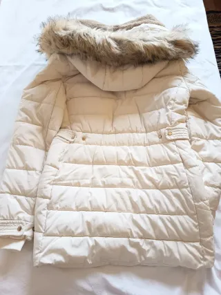 Abrigo acolchado ZARA cuello pelo.