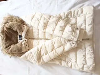 Abrigo acolchado ZARA cuello pelo.