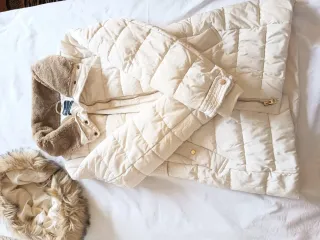 Abrigo acolchado ZARA cuello pelo.