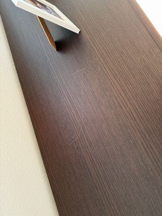 Mueble aparador de madera oscuro