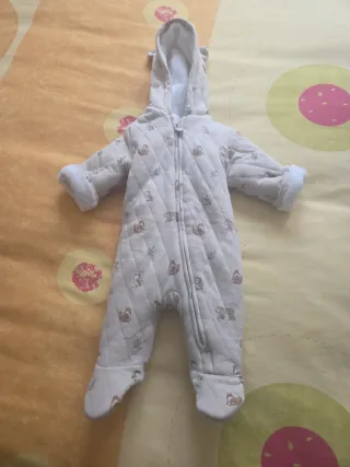 Buzo de bebé con estampado de animales