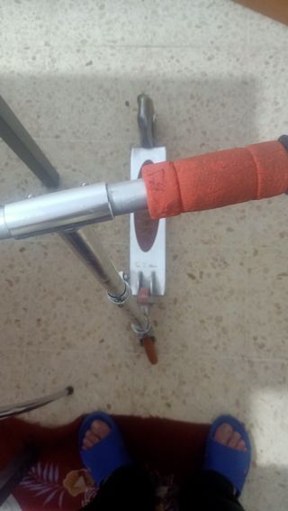 Patinete de pie plateado