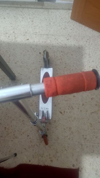 Patinete de pie plateado