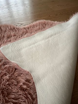 Alfombra de pelo rosa