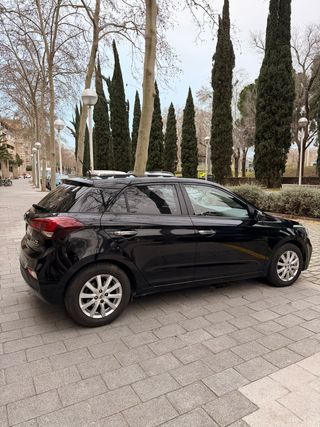 HYUNDAI i20 100CV · BAJO CONSUMO