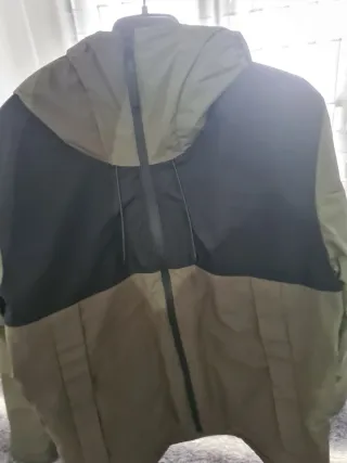 Chaqueta Jack & Jones acolchada verde y negra T-L