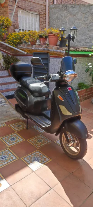 Scooter Eléctrica Negra