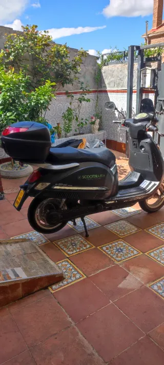Scooter Eléctrica Negra