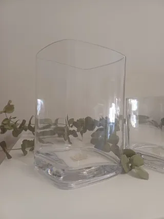 Juego de 2 jarrones de cristal transparentes...9 €