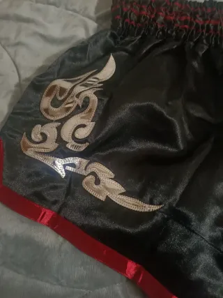 Pantalón de boxeo Anotherboxer negro y dorado