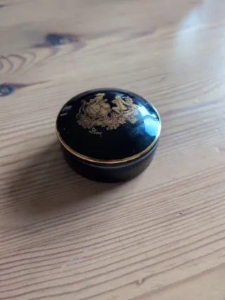 Cajita/joyero Limoges porcelana negra y dorada