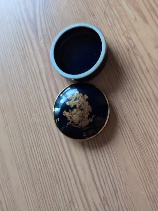 Cajita/joyero Limoges porcelana negra y dorada