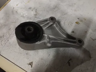 Soporte motor central Opel Astra 2005