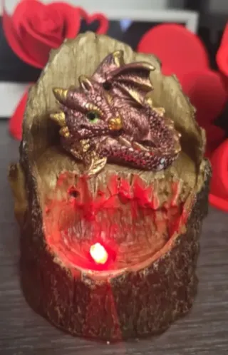 Figura dragón en tronco con Led,cambia de color