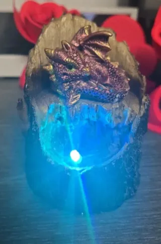 Figura dragón en tronco con Led,cambia de color