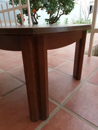 Mesa centro madera nogal. 66 cm ancho. 43cm alto.