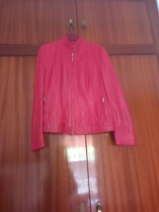 Chaqueta de piel roja