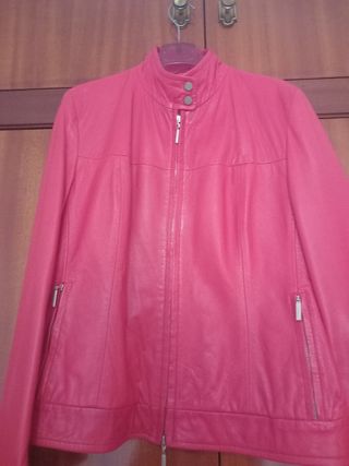 Chaqueta de piel roja