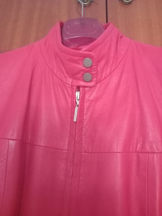Chaqueta de piel roja