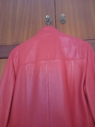 Chaqueta de piel roja