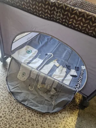 Parque infantil con estampado de animales