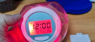 Reloj digital con alarma y temperatura