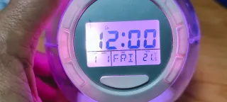 Reloj digital con alarma y temperatura