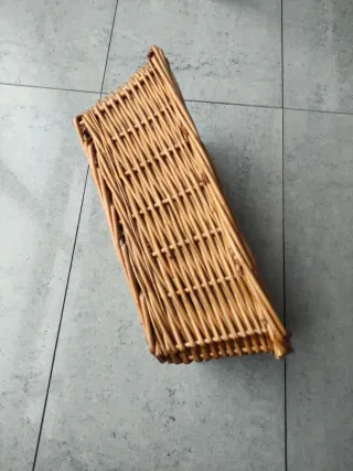 Cesta de mimbre artesanal